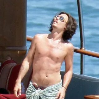 MALE CELEBRITIES: Johnny Depp Shirtless pictures