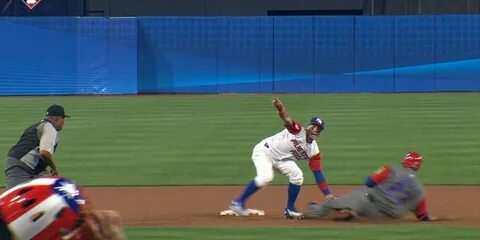 Javy Baez made a no-look tag (while celebrating) on a steali
