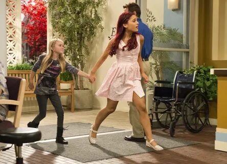 Sam & Cat (TV Series 2013–2014) - Emily Skinner as Chloe - I