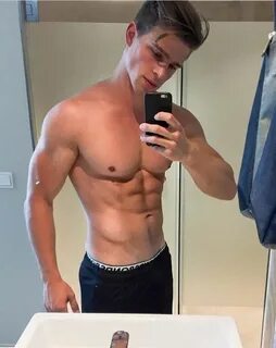 Fabián Frohlich - muscles. abs. jawline. boys. Sexy men, Guy