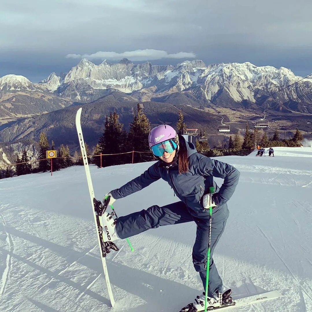Anna Veith on Instagram: "😁 I feel so happy when I can go skiing #ski...
