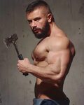 Muscle Gods: Leo Bartenev