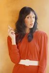 Shelley Duvall posing while smoking, 1979 - Bygonely