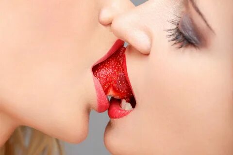 Скачать обои kiss, lips, strawberry, sensuality, раздел еда 