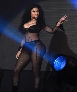 nicki-minaj-at-new-look-wireless-festival-in-london_21.