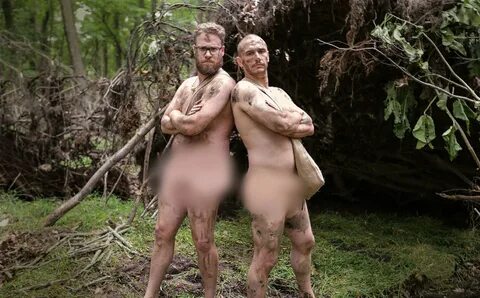 Голые и напуганные близняшки (53 фото) - порно фото