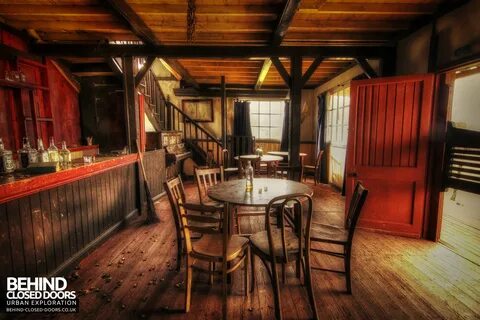 Old Western Saloon Bar - Фото база