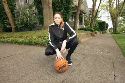 Breanna Stewart to receive signature shoe after signing with