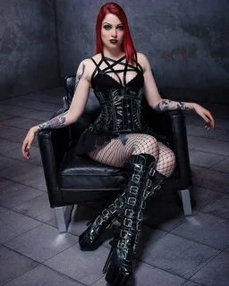 Model Obscure Raven Gothic outfits, Gothic fashion, Hot goth