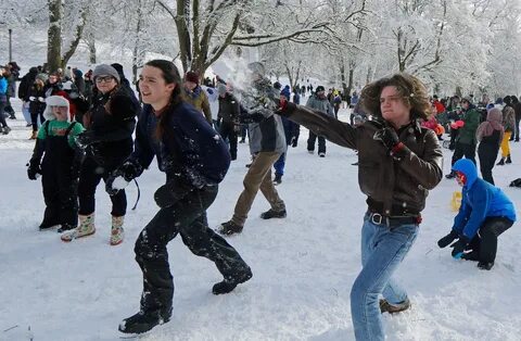 Snowball fight involving hundreds breaks out after social me