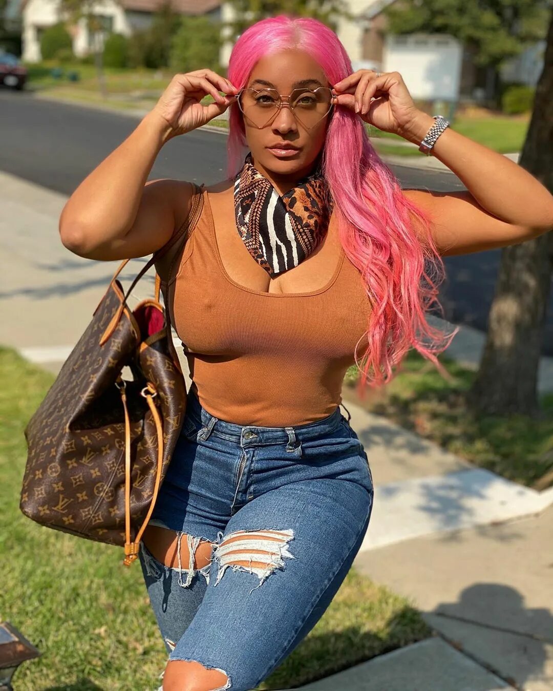 Natalie Nunn on Instagram: "Fresh face small waist tap in! @fitbypayne...