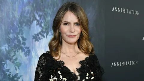 Annihilation' Star Jennifer Jason Leigh Responds to Whitewas