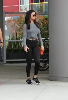 Selena Gomez knocks out her workout