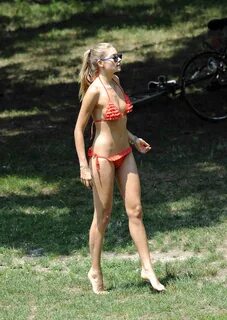 Sexiest Women In Bikinis: Jessica Hart Bikini