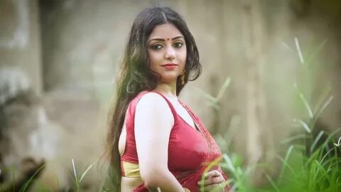 Red Hot photoshoot of this gorgeous woman from kolkata Saree