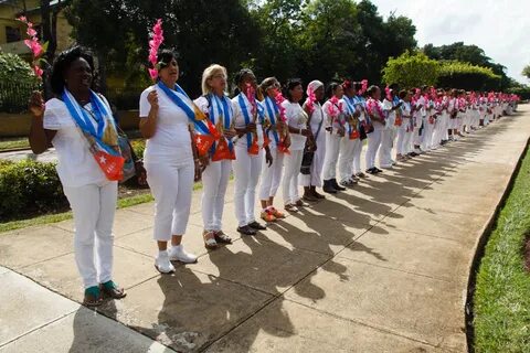 La marcha semanal de las Damas de Blanco - Havana Times en E