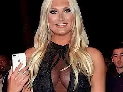 gloss swing caos brooke hogan nip slip Affascinante Alexande