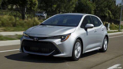 2019 Toyota Corolla Hatchback - Front Three-Quarter Caricos