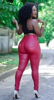 /ebony+curvy+booty+in+red+latex+pants