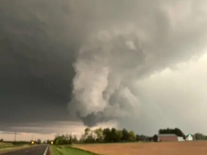 Tanner Charles в Твиттере: "Insane rotating wall cloud near 