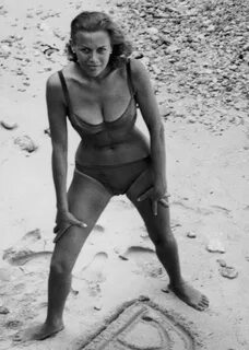 The Hottest Photos Of Honor Blackman - 12thBlog