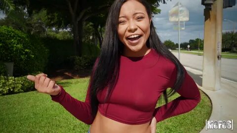 🐇 Video 🌶 Big-ass chick Adriana Maya jumps on a big dick lik
