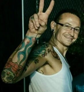 Chester ❤ Bennington Love his smile Linkin park
