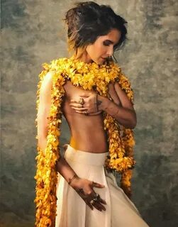 Padma Lakshmi goes Topless again - South Indian Cinema Magaz