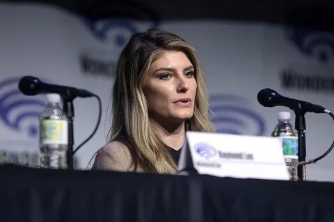 Caitlin Bassett (actress) 
