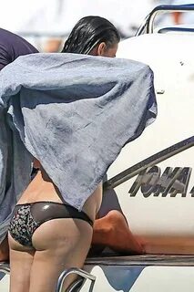 Liv Tyler shows off her ass wearing bikini on a yacht in Ibi