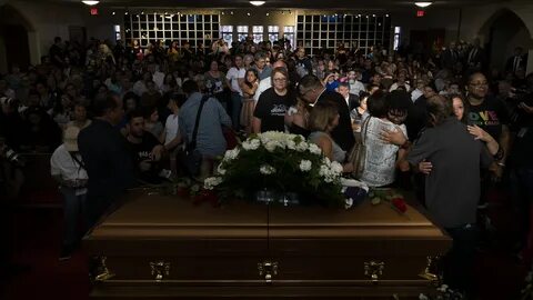 El Paso Shooting: Hundreds Of Strangers Come To Mourn With W