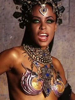 Aaliyah as Queen Akasha Queen of the damned, Sexy vampire, V