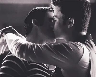 Gay Kiss GIF - Gay Kiss Hug - Descubre & Comparte GIFs