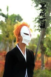 Bleach Cosplay Costumes: Cool Bleach Ichigo Cosplay with Hol