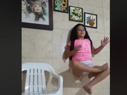 Facebook Viral: Niña mostraba asombroso truco de levitación,