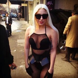 Imágenes y Video: Lady Gaga con fans en New York (USA) - 17/