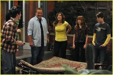 Wizards of Waverly Place Photo: Bella Thorne in Wizards of W
