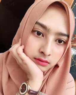 Emilia Nayla Putri di Instagram "Siang yang cerah #komunitas_hijab_indonesia #hi