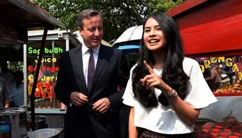 Aksi Selfie Maudy Ayunda dan PM Inggris David Cameron - foto