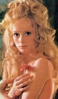 Sondra Locke - FamousFix.com post