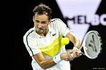 Medvedev ten koste van Tsitsipas naar finale Australian Open