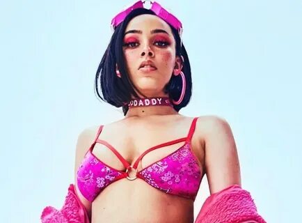 Doja Cat Hottest Photos Sexy Near-Nude Pictures, GIFs