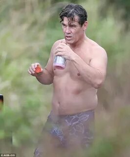 Josh Brolin saves surfer from drowning in Hawaii by helping 