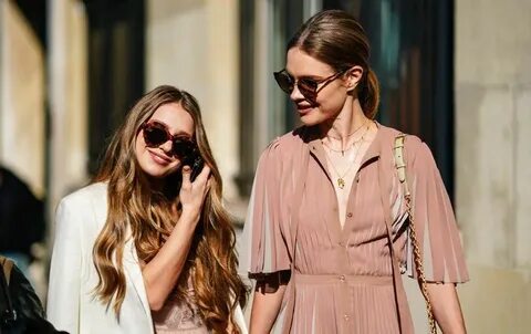 Наталья Водянова привела сестру на показ Christian Dior в Па