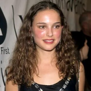 Natalie Portman Curly hair in 2019 Natalie portman, Curly ha