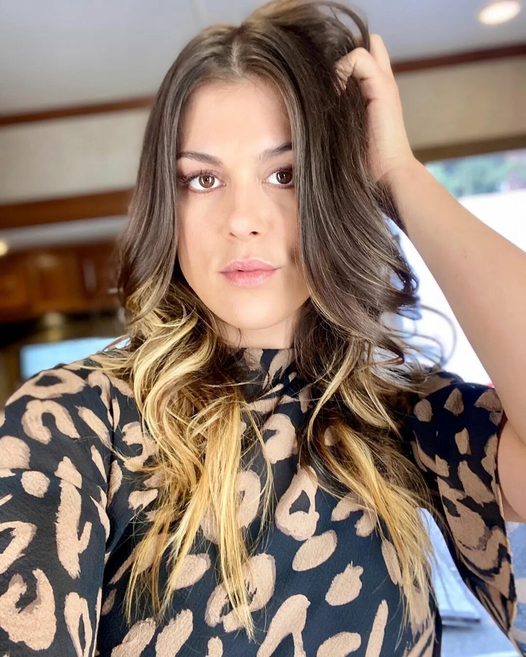 Lindsey Shaw on Instagram: "💫" .