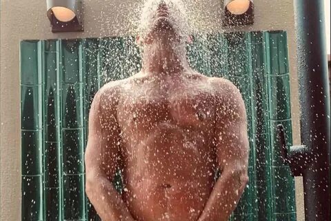 Channing Tatum nudo su Instagram per una sfida - VIDEO