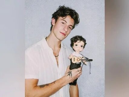 Shawn Mendes shows off mini-doll version of him, calls it 's