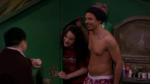 Eric André shirtless in 2 Broke Girls 3-15 "And The Icing On The Cake&...