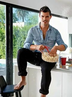 Taylor Lautner Barefoot men, Male feet, Taylor lautner